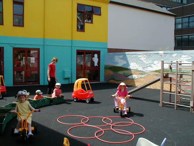 Playground 25jun01.JPG (50460 bytes)